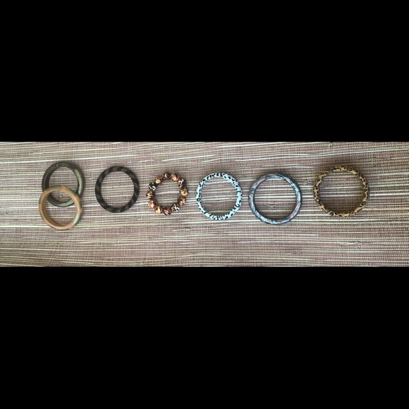 7 Bracelets - Picture 4 of 10